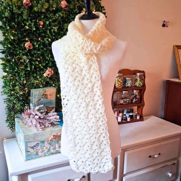 🧶Handmade Thick Crocheted Cream Scarf - Picture 1 of 4